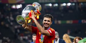 Rodri cùng đội tuyển Tây Ban Nha lên ngôi vô địch Euro 2024